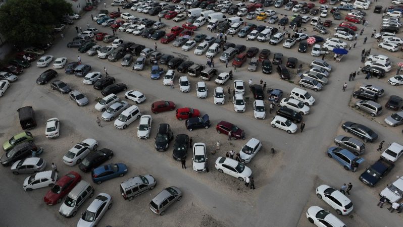 Bursa’da ikinci el oto pazarında bayram havası